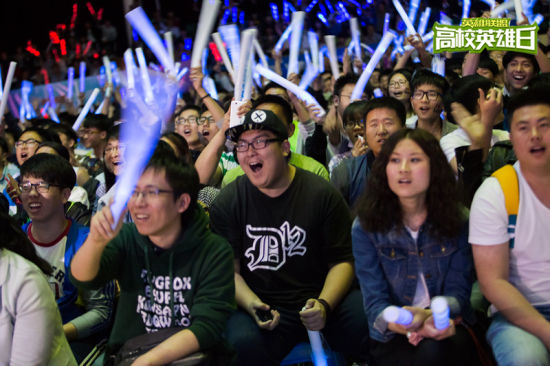 极致团队合作，G2的完美技能组合赢得了第一场比赛！G2 1-0 TE