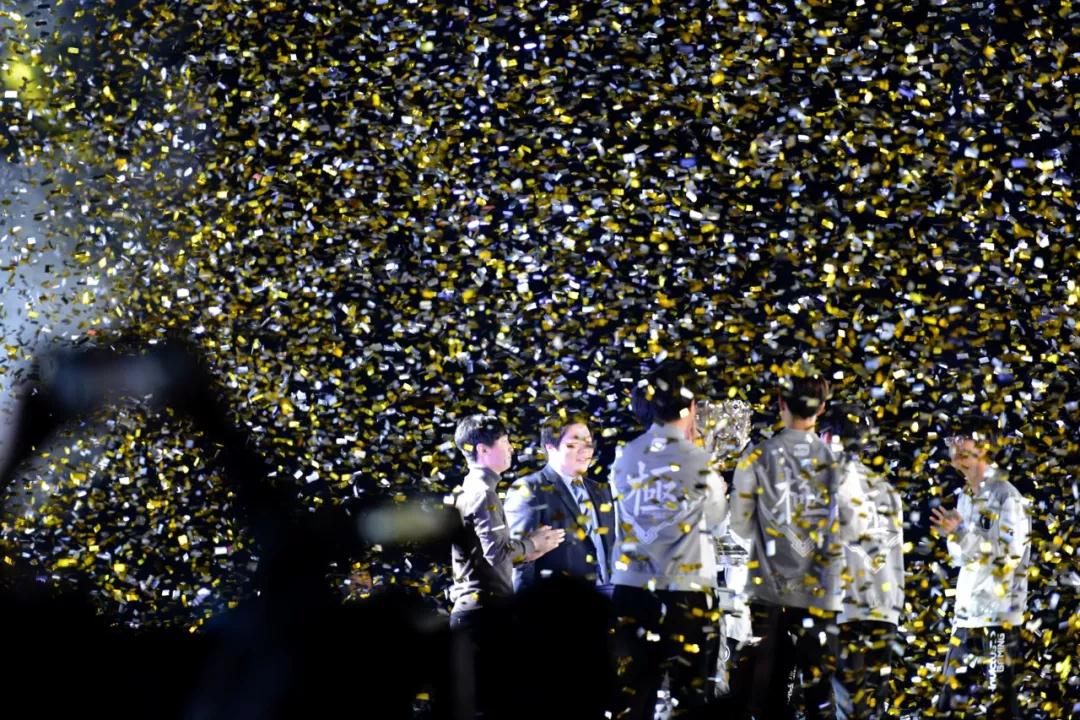 JD Gaming 发布了 Xun 的新年祝福：祝大家在新的一年里好运连连，财源广进！